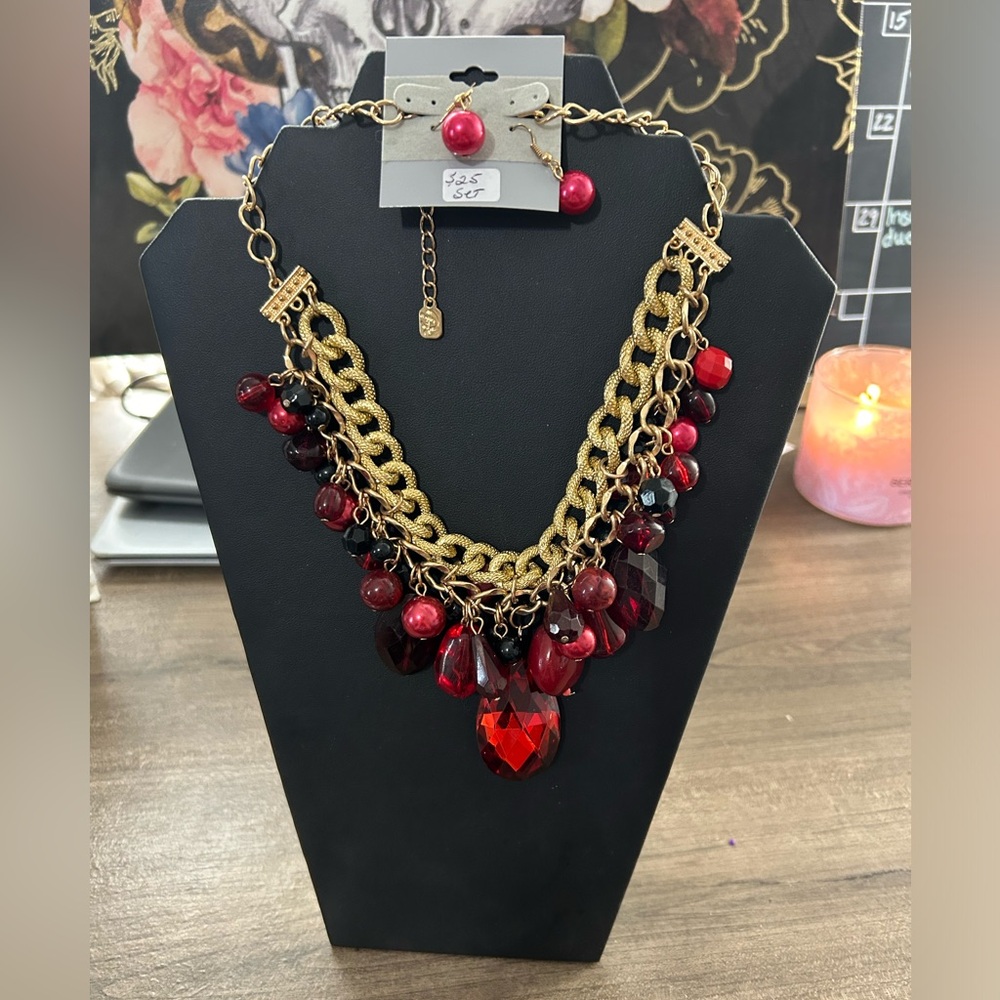 NWT necklace and earrings set